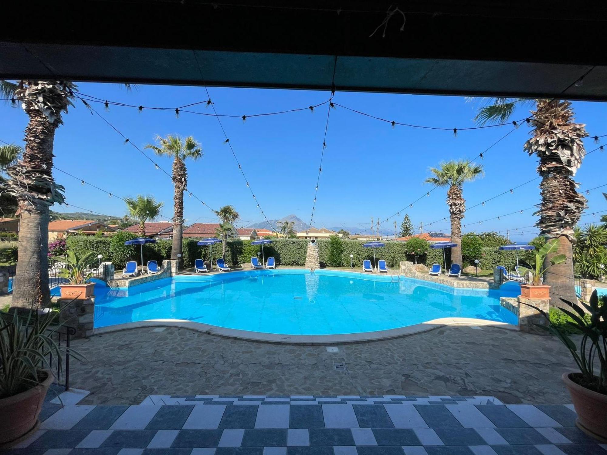 Soleada Club Aparthotel Campofelice Di Roccella Exterior foto